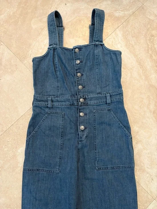 Aerie Women’s Denim Medium Wash Jumpsuit / Fitted Overalls / Front Buttons /M - Picture 3 of 10